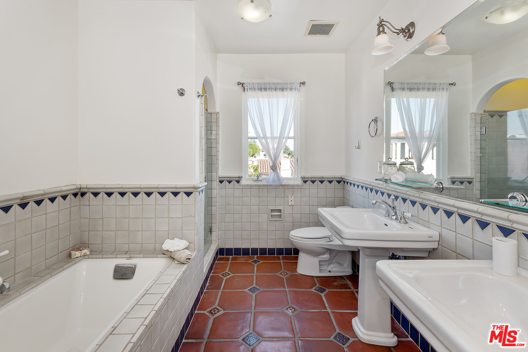 1414 North Harper Avenue, Unit 5 West Hollywood, CA 90046 - Photo 23 of 36