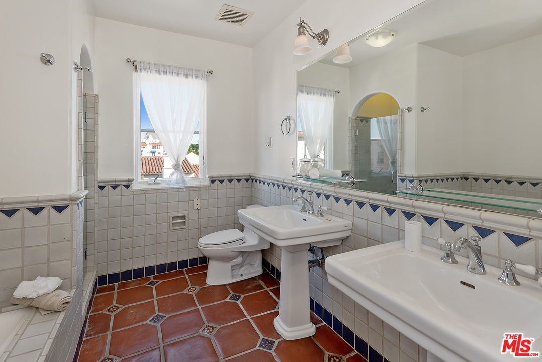 1414 North Harper Avenue, Unit 5 West Hollywood, CA 90046 - Photo 24 of 36