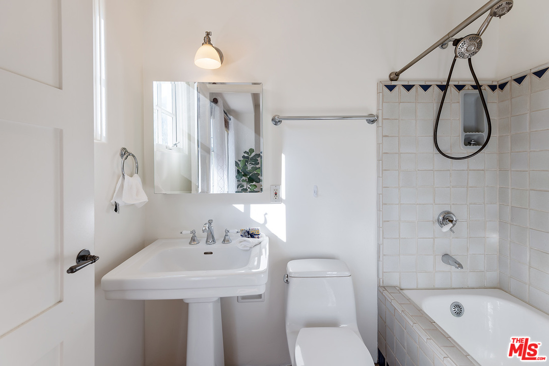 1414 North Harper Avenue, Unit 5 West Hollywood, CA 90046 - Photo 30 of 36