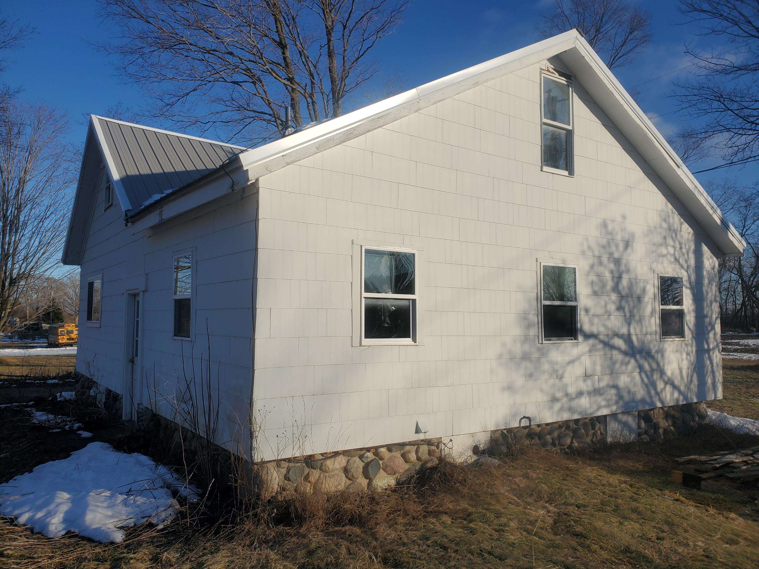 5557 East Coe Road Shepherd, MI 48883 - Photo 5 of 20