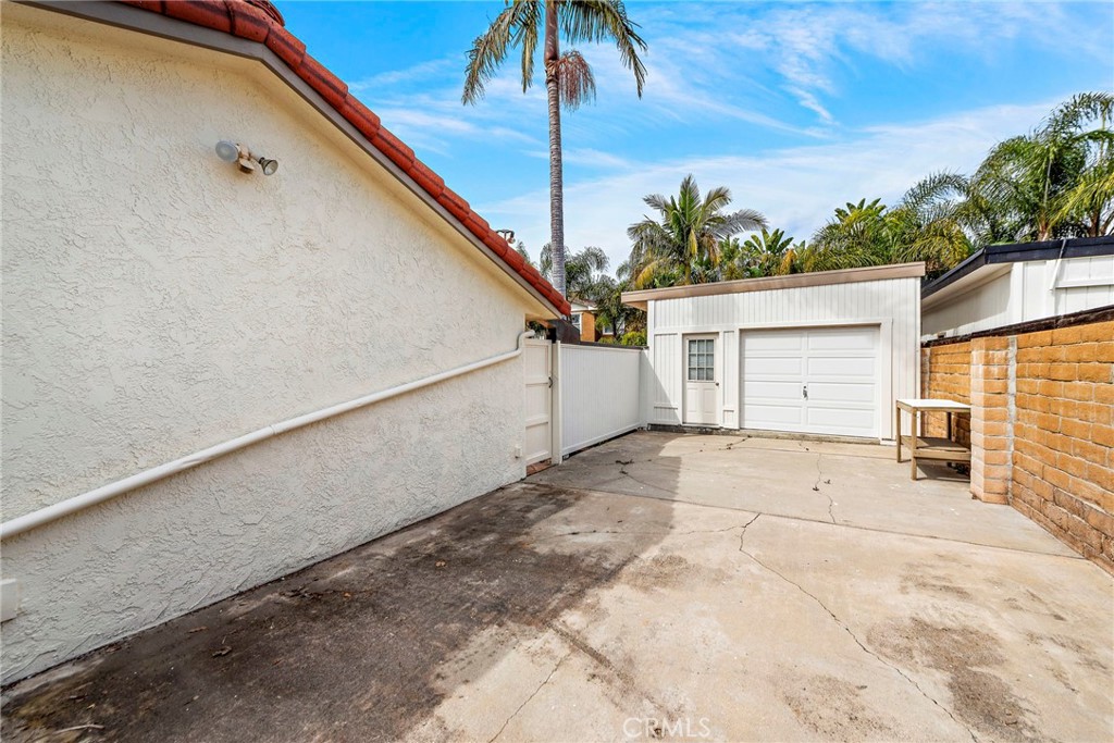 35491 Del Rey Dana Point, CA 92624 - Photo 20 of 48 a view of a garage