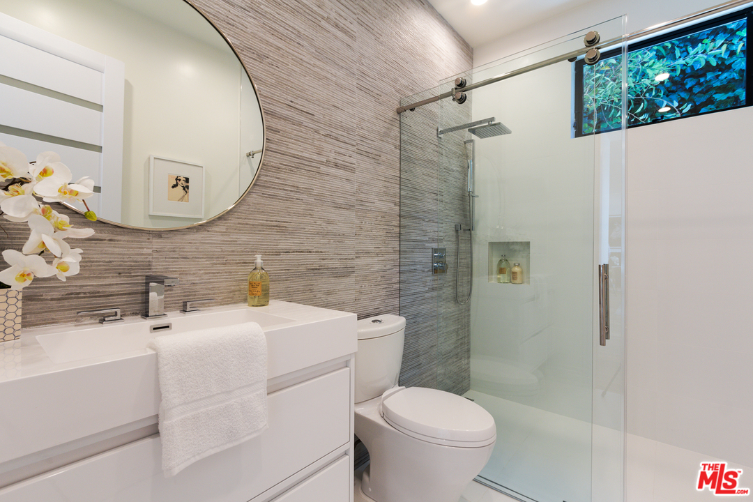 2084 Roscomare Road Los Angeles, CA 90077 - Photo 19 of 22 a bathroom with a sink mirror toilet and shower