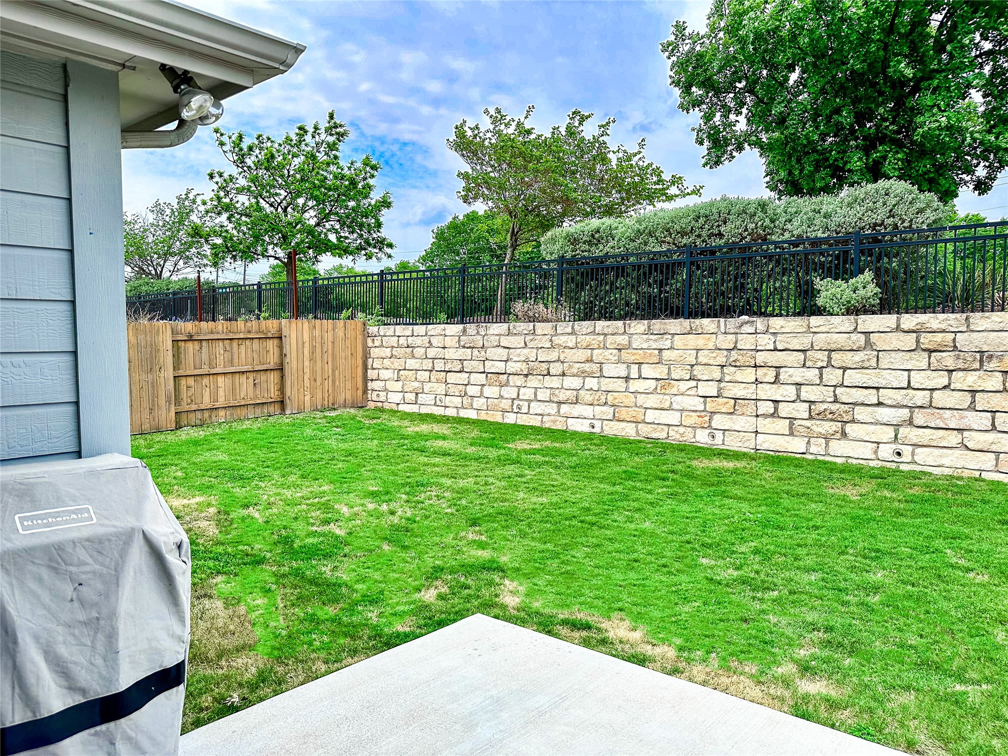 7216 Sienna Rouge Path Austin, TX 78744 - Photo 25 of 37 a view of outdoor space with garden