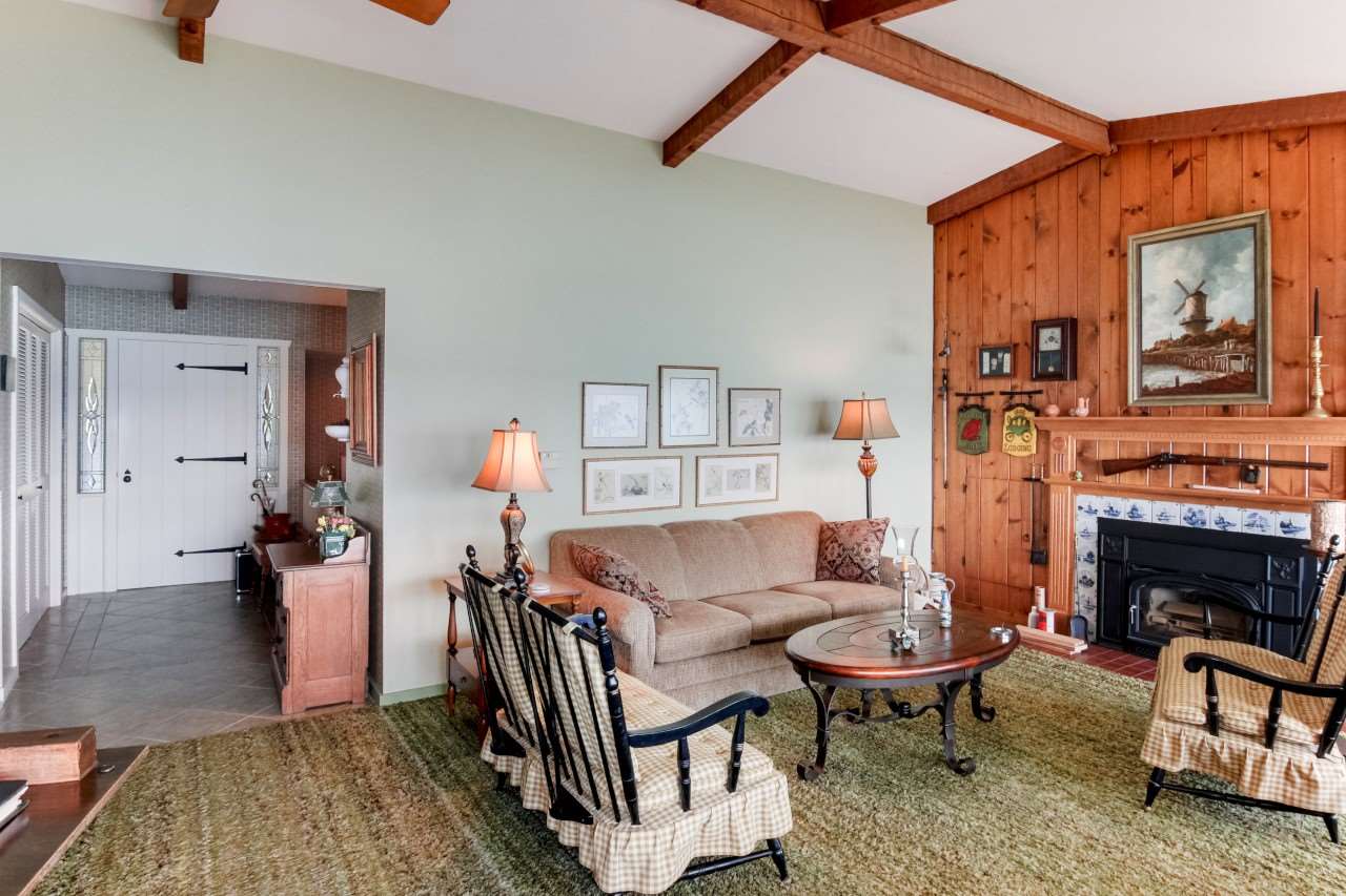 1946 Pine Point Road Traverse City, MI 49686 - Photo 31 of 47 1889701-30.JPG