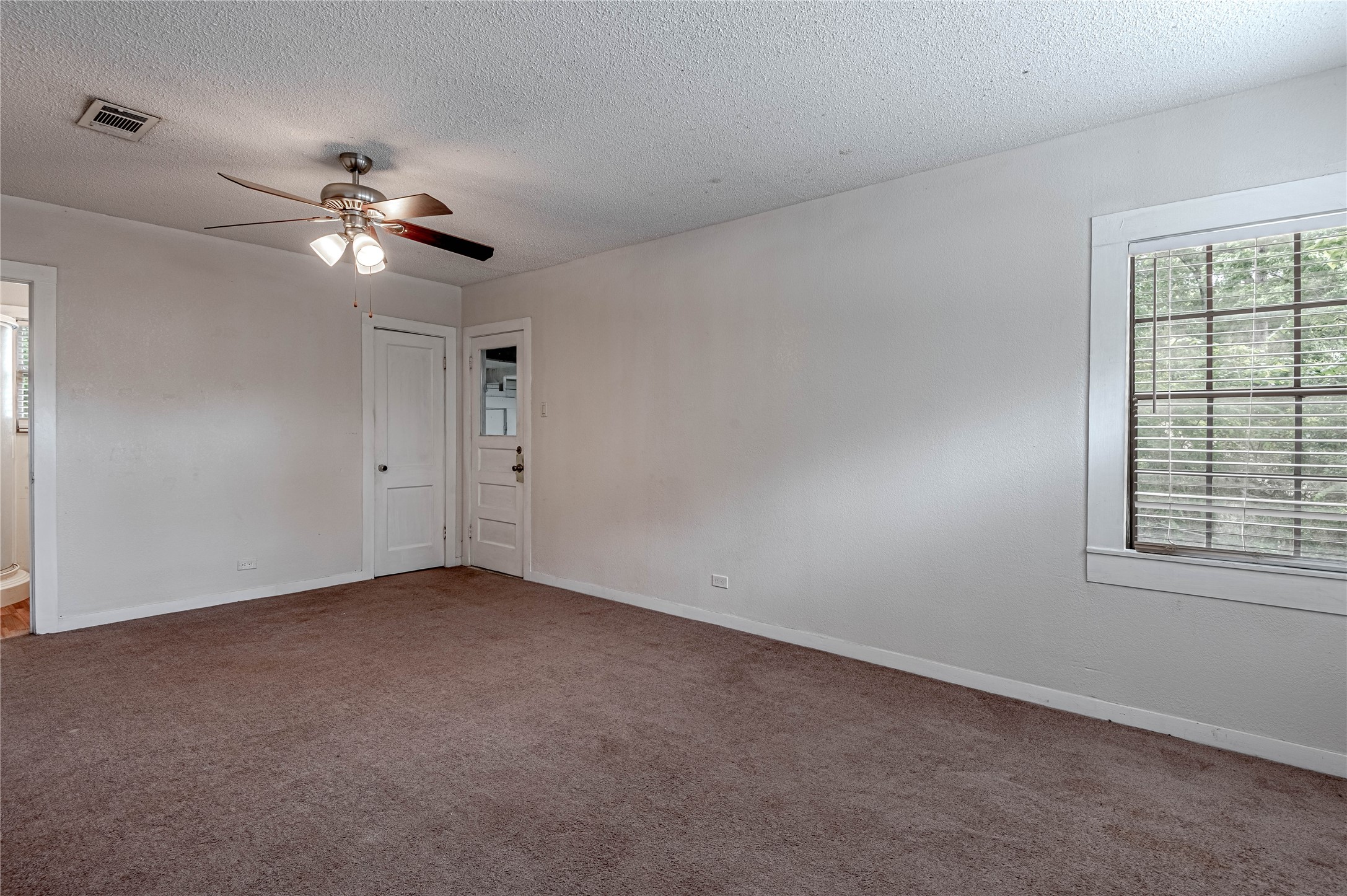 2538 Sycamore Avenue Huntsville, TX 77340 - Photo 12 of 31 a view of an empty room