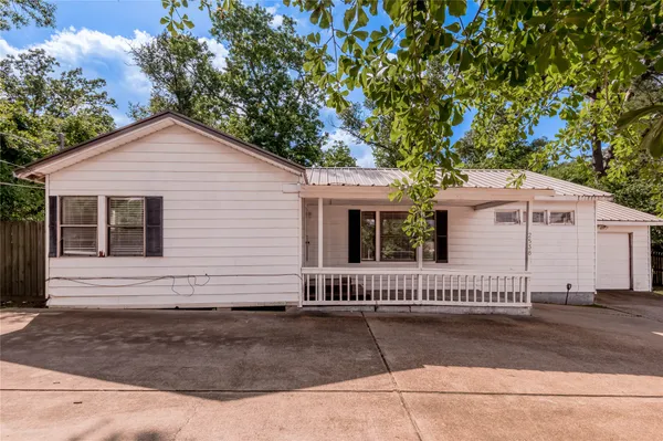 $1,375 | 2538 Sycamore Avenue, Huntsville, TX 77340