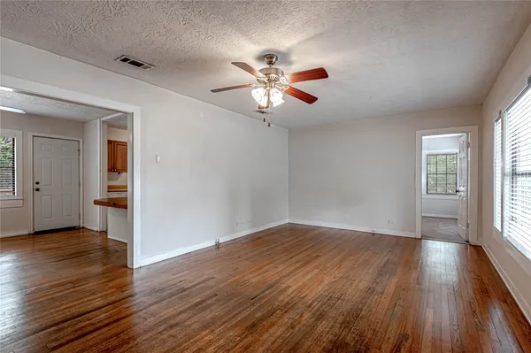 $1,375 | 2538 Sycamore Avenue, Huntsville, TX 77340