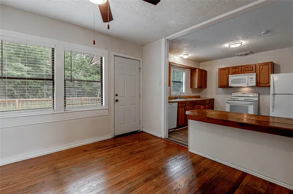 $1,375 | 2538 Sycamore Avenue, Huntsville, TX 77340