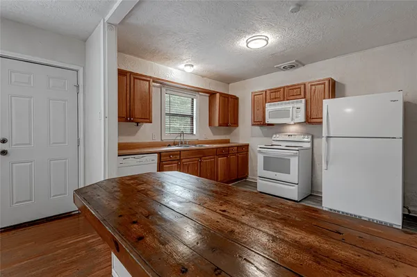 $1,375 | 2538 Sycamore Avenue, Huntsville, TX 77340