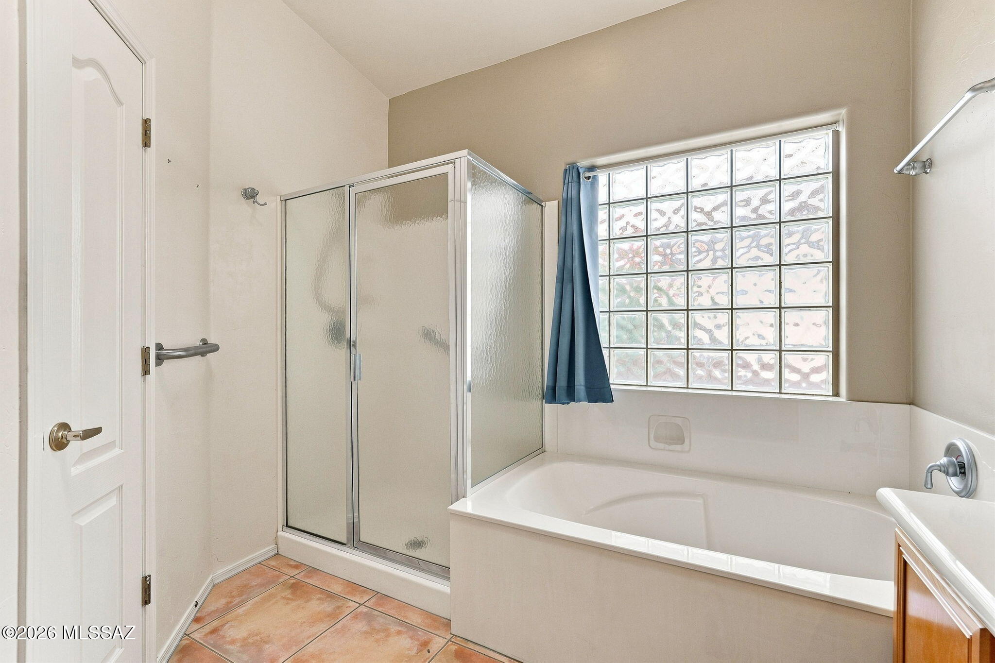 9740 East Spring Ridge Place Tucson, AZ 85749 - Photo 30 of 48 Primary Suite Bathroom