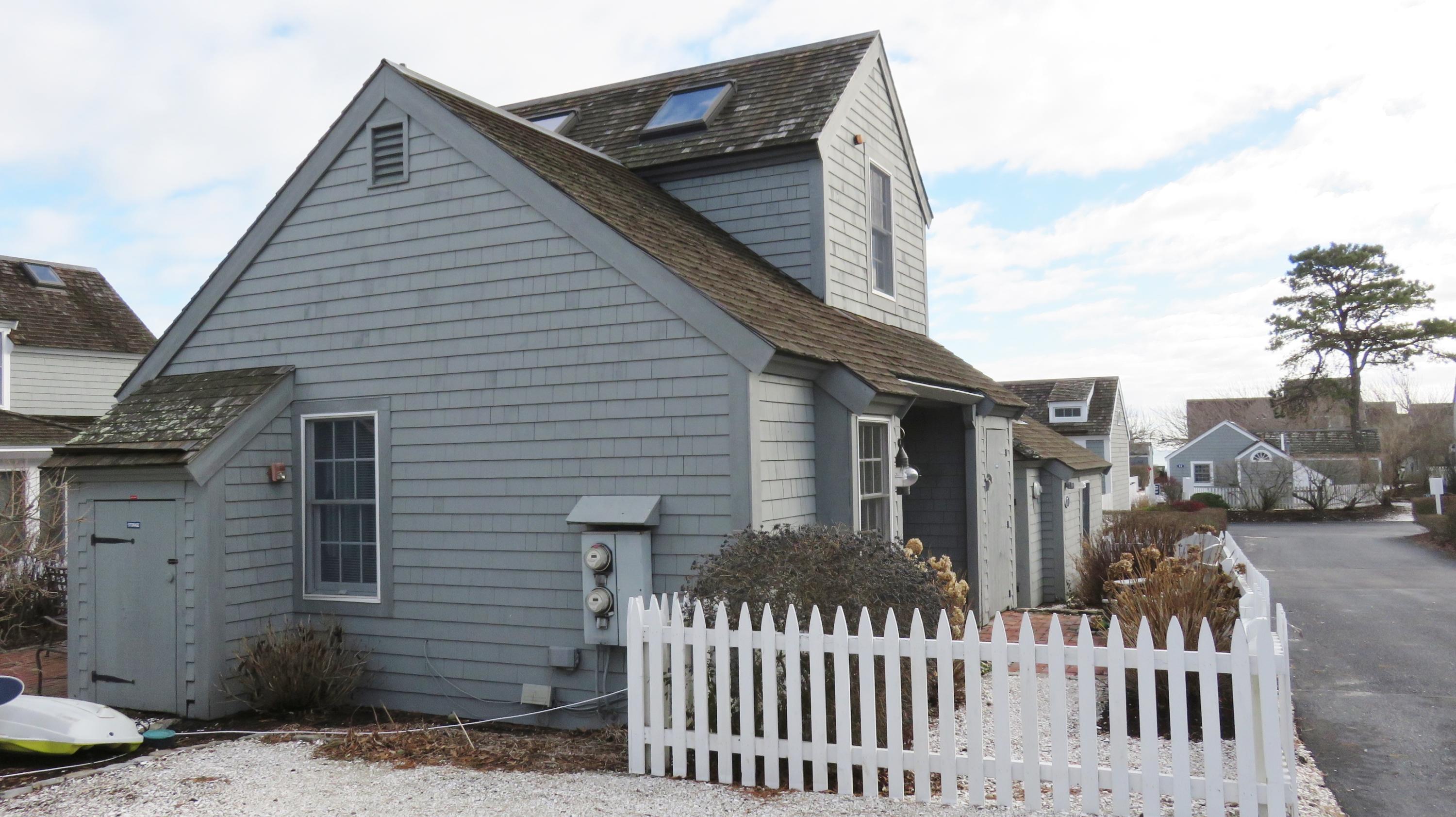 9 Hyannis Point Road, Unit 772 Mashpee, MA 02649 - Photo 4 of 29 a front view of a house