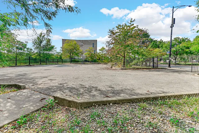 $274,900 | 6300 South Woodlawn Avenue, Unit 305, Chicago, IL 60637