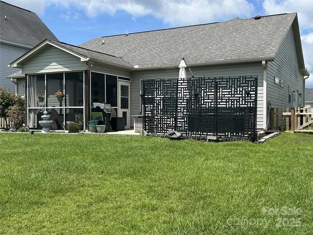 $325,000 | 318 Bungalow Drive, New Bern, NC 28562