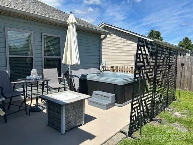 $325,000 | 318 Bungalow Drive, New Bern, NC 28562