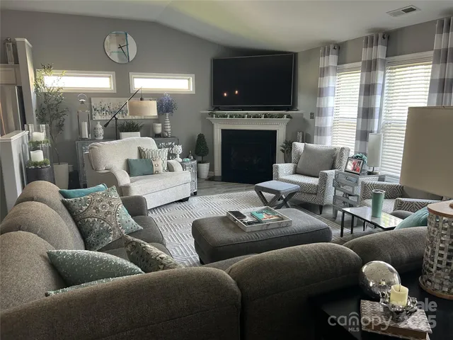 $325,000 | 318 Bungalow Drive, New Bern, NC 28562