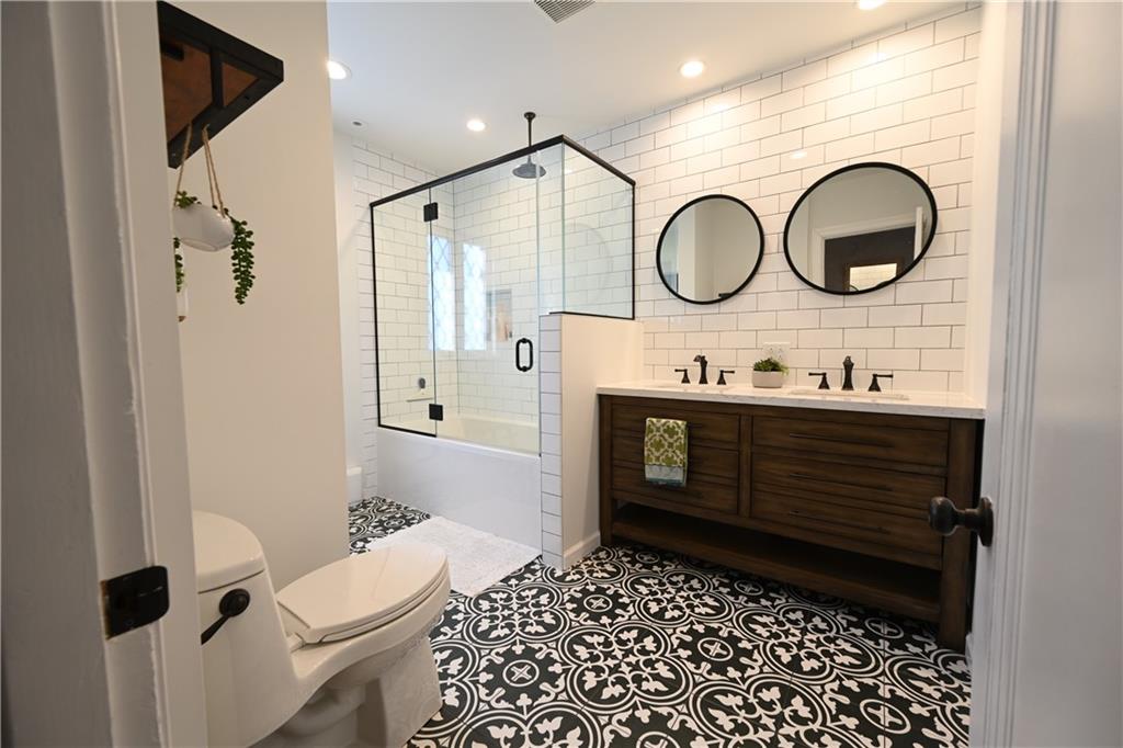 5413 Guarino Road Pittsburgh, PA 15217 - Photo 21 of 25 Gallery Image 21
