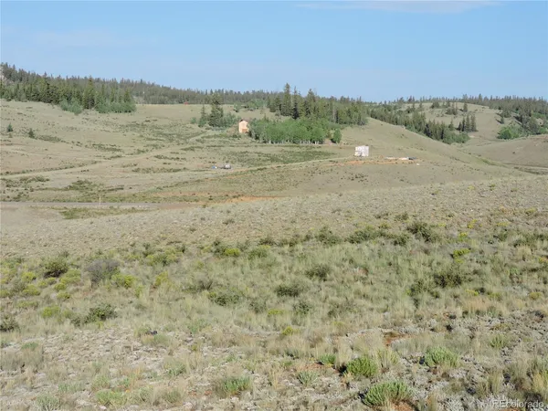 a view of an outdoor space and a yard
