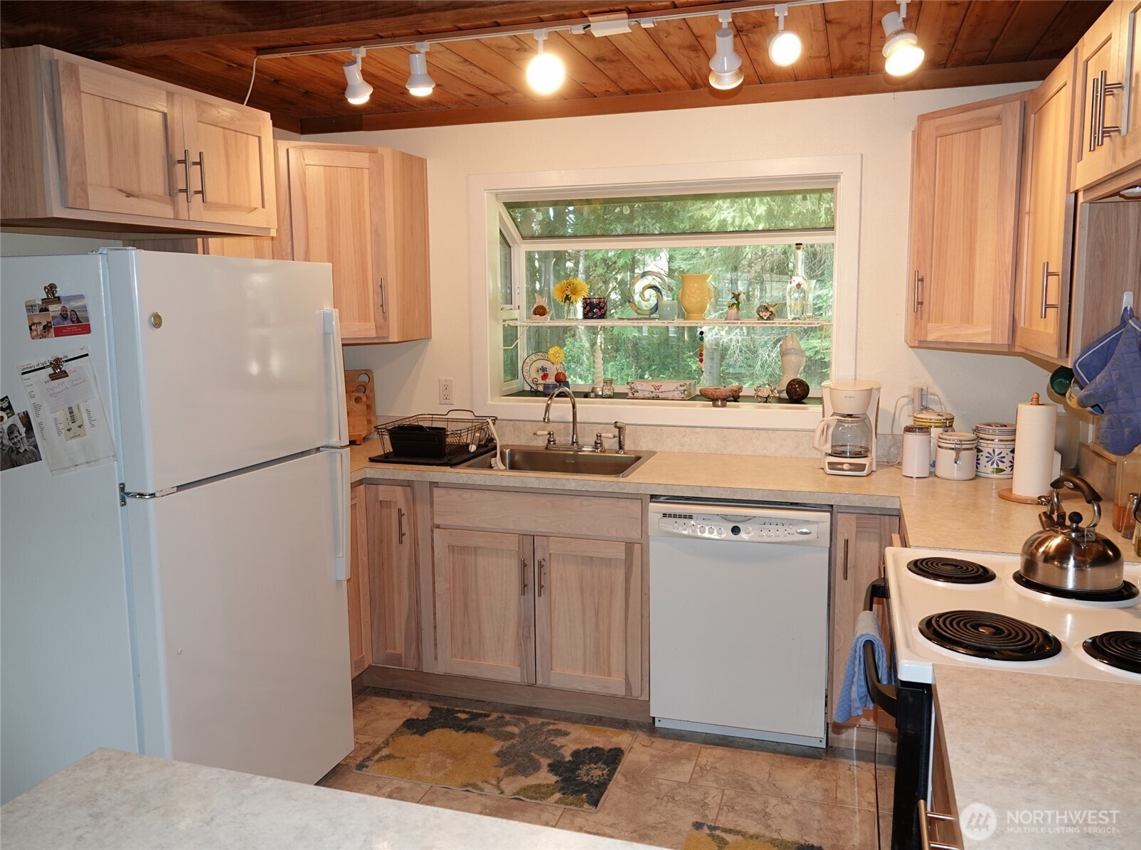 121 Oyehut Road Ocean Shores, WA 98569 - Photo 18 of 35