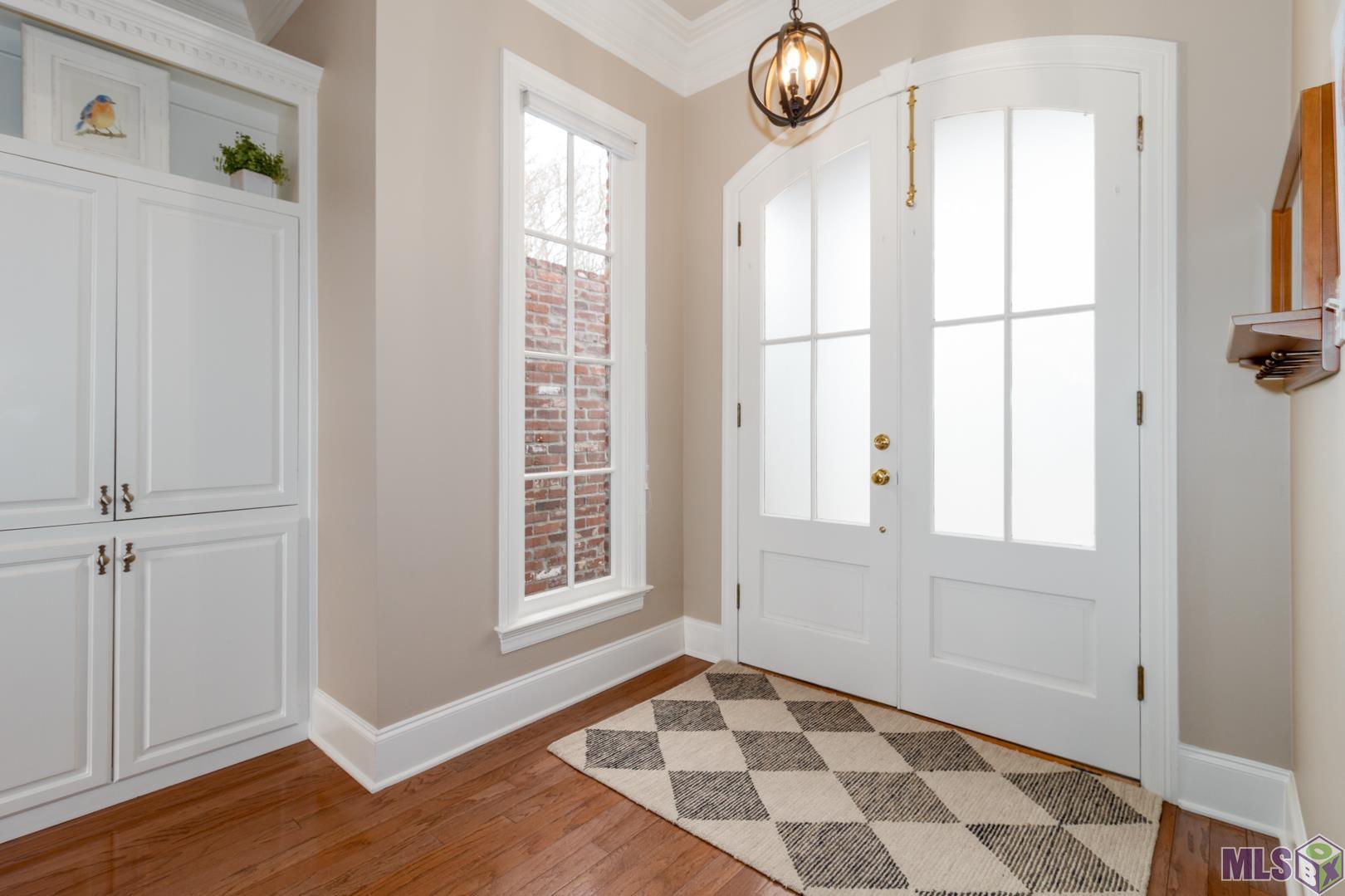 5436 Heidis Place Baton Rouge, LA 70817 - Photo 3 of 23 Foyer filled with natural light