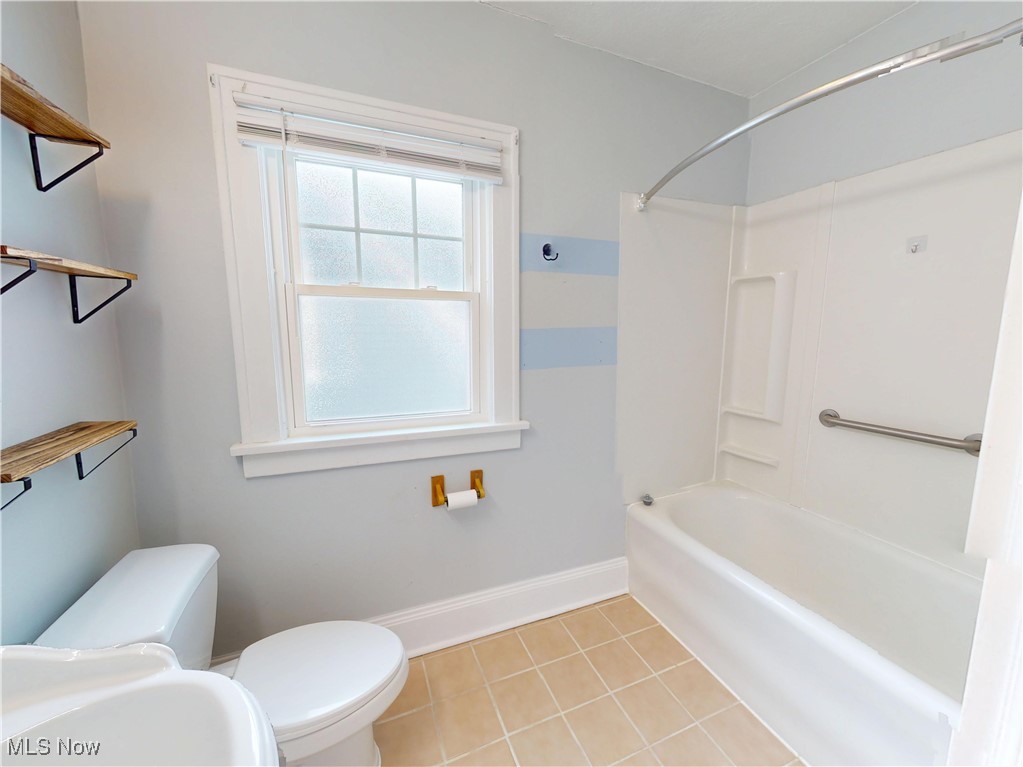1076 Rushleigh Road Cleveland Heights, OH 44121 - Photo 17 of 27 Second floor full bath