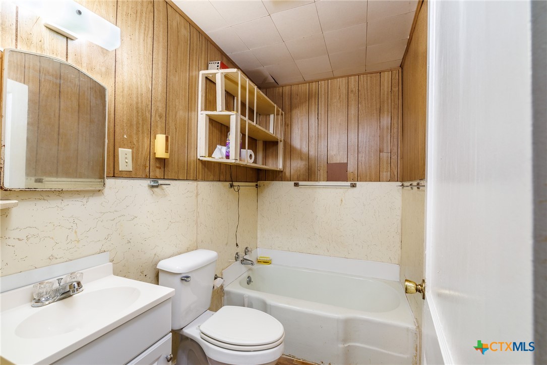 921 Robertson Gonzales, TX 78629 - Photo 18 of 31 a bathroom with a sink a toilet and shower