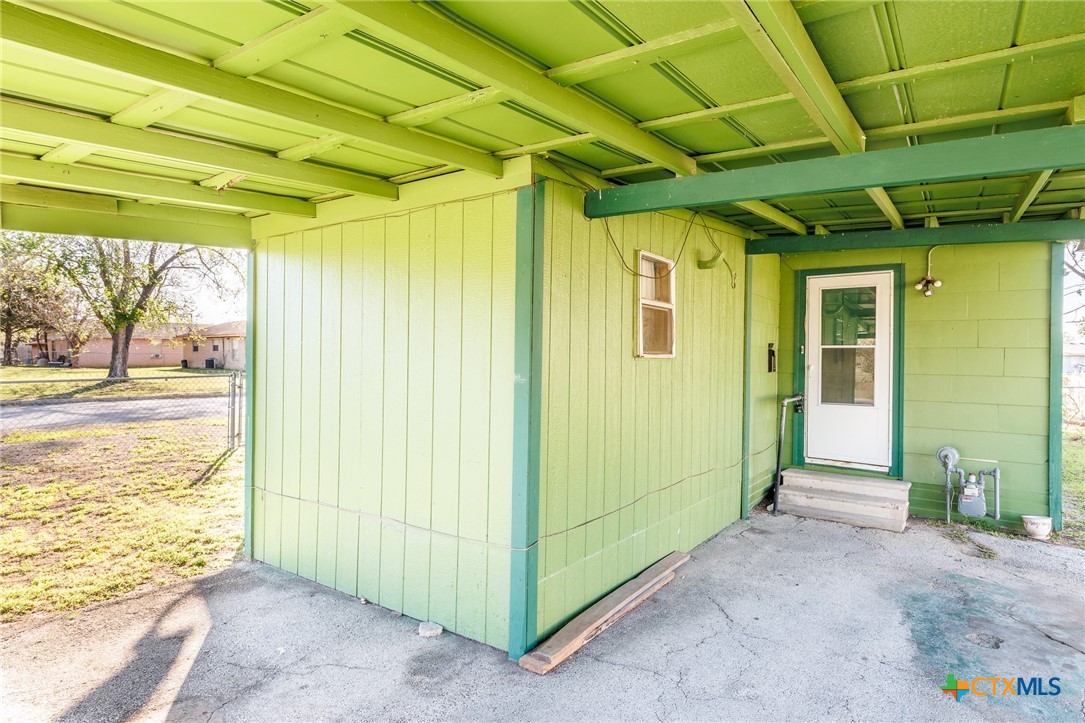 921 Robertson Gonzales, TX 78629 - Photo 26 of 31 Carport
