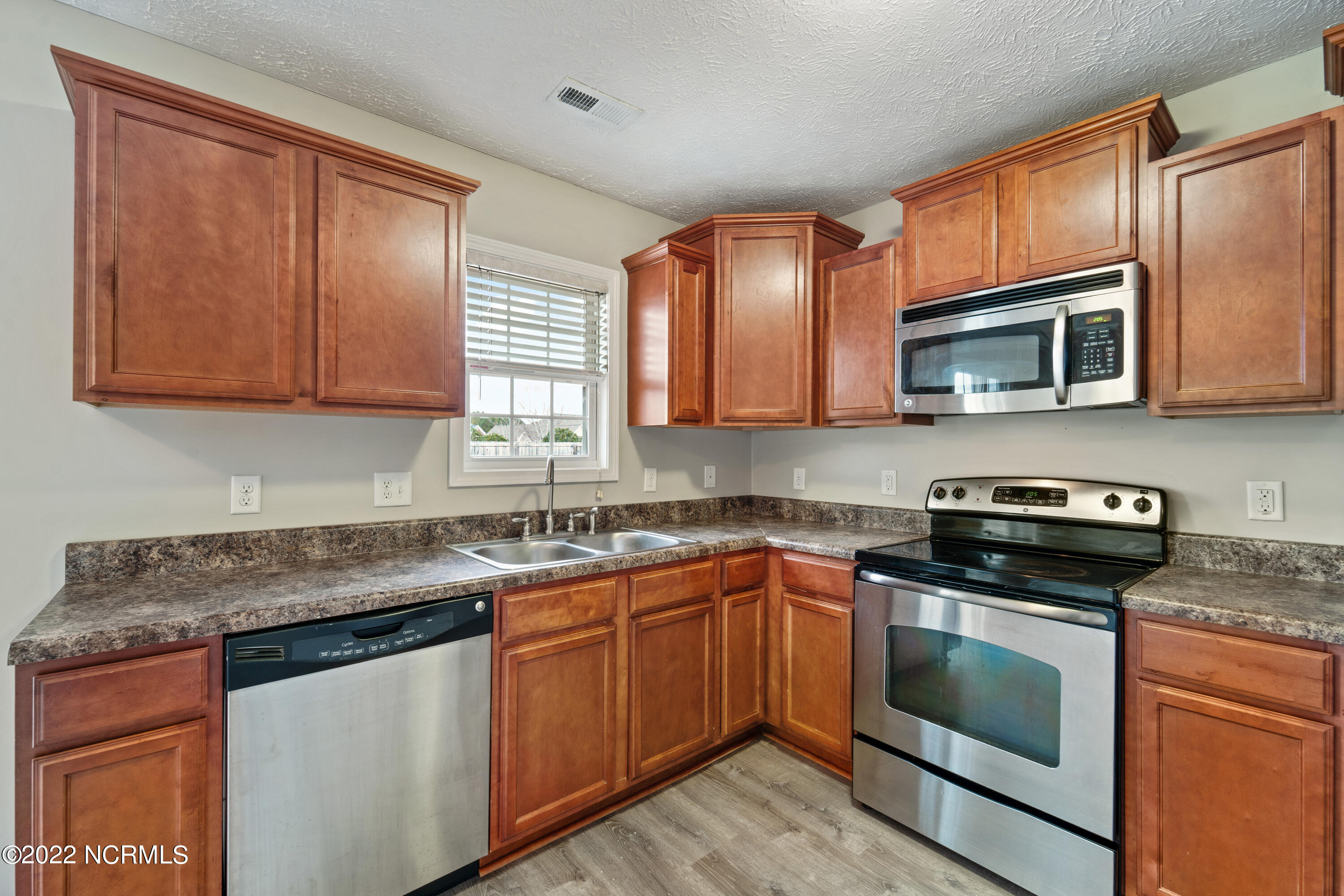 331 Kingston Road Jacksonville, NC 28546 - Photo 13 of 30 Kitchen
