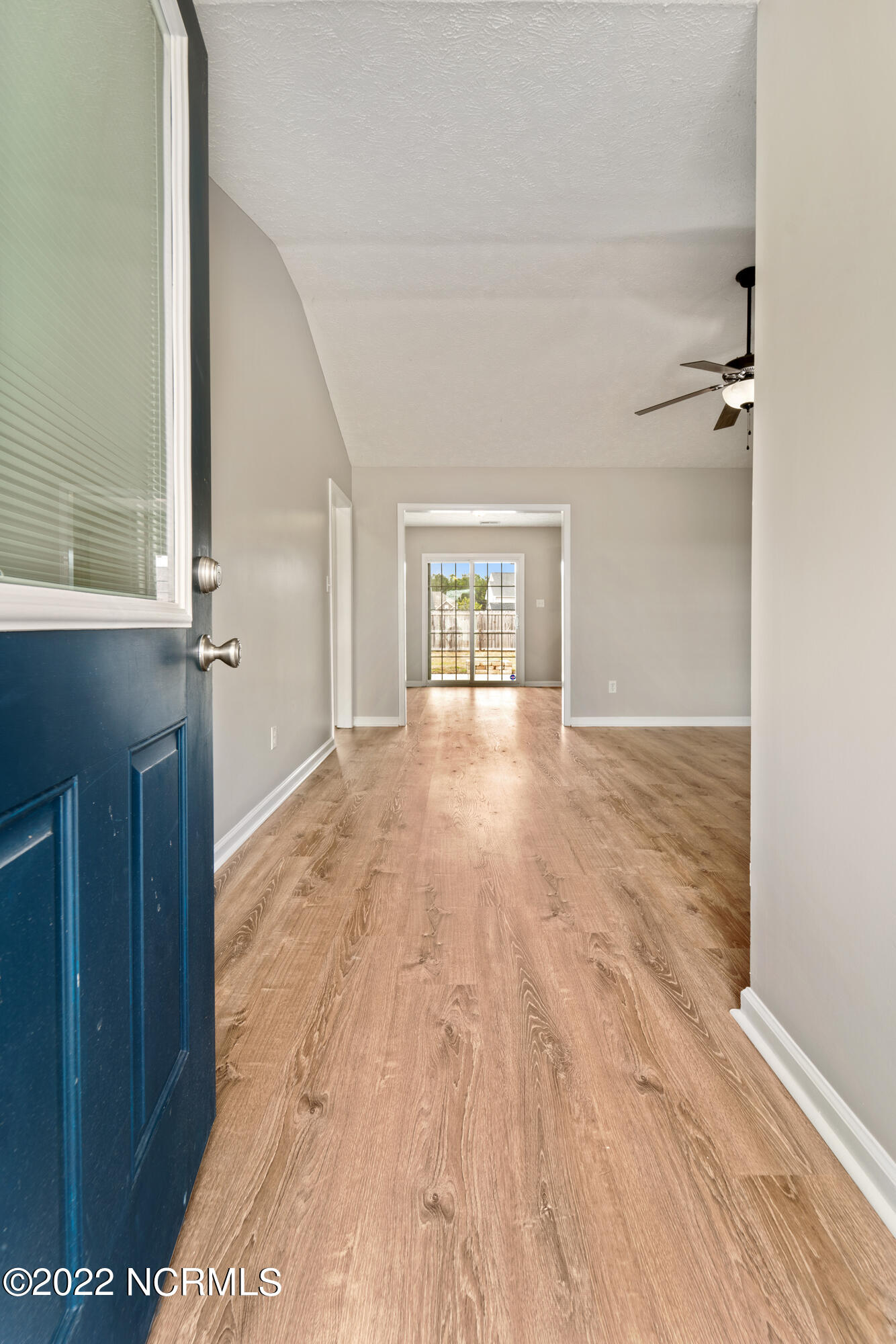 331 Kingston Road Jacksonville, NC 28546 - Photo 3 of 30 Foyer