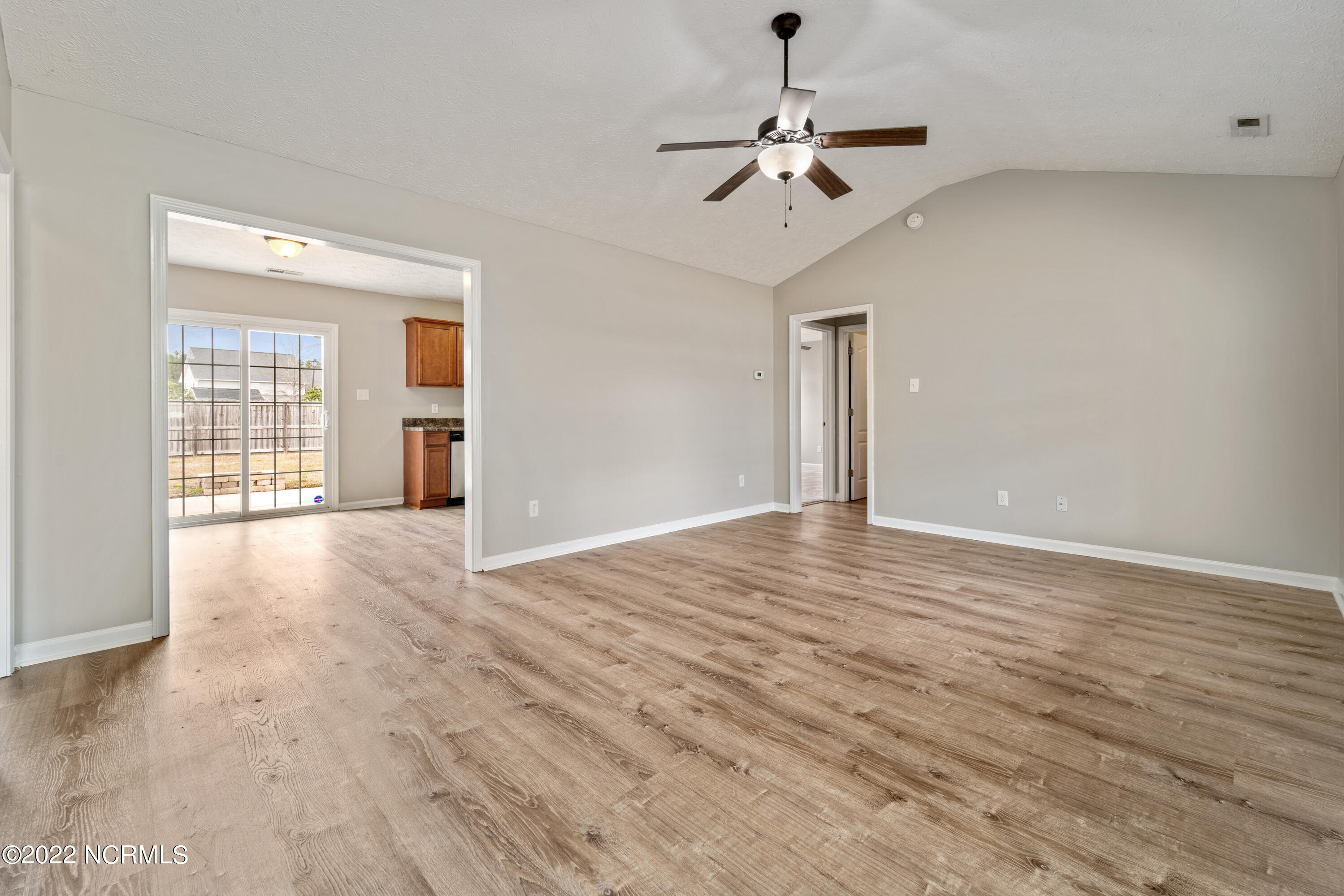 331 Kingston Road Jacksonville, NC 28546 - Photo 4 of 30 Living Room