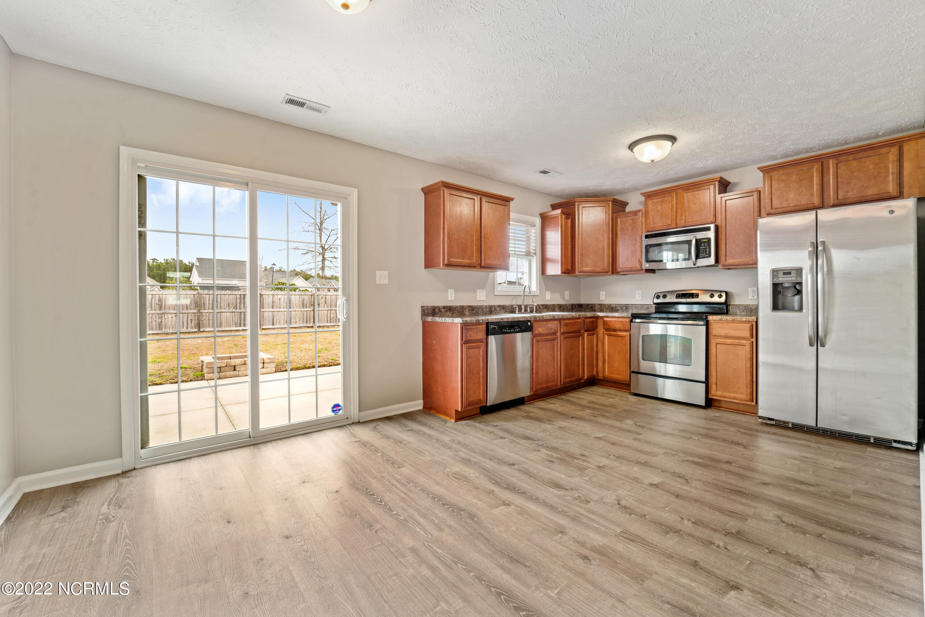 331 Kingston Road Jacksonville, NC 28546 - Photo 8 of 30 Dining/Kitchen