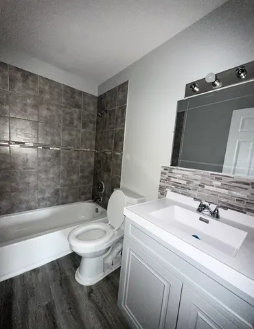 $122,900 | 711 Driftwood Court, Unit 1, University Park, IL 60484