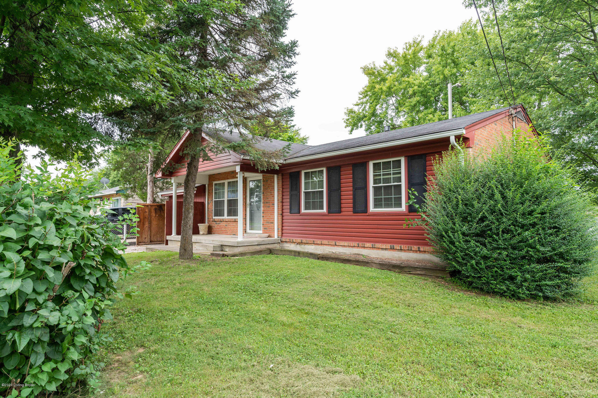 497 Blossom Road Louisville, KY 40229 - Photo 2 of 31 Front of Home