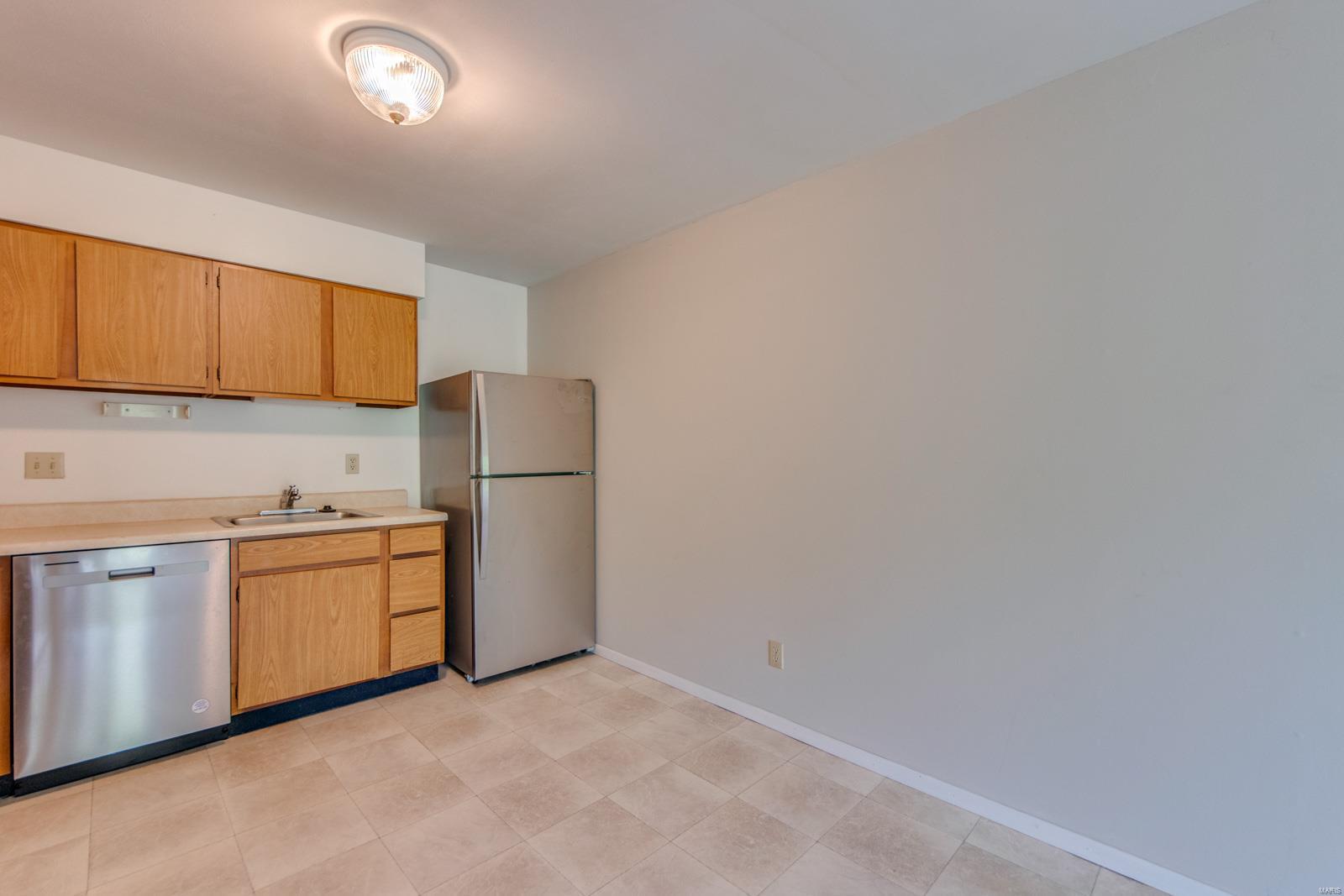 701 Ridgeside Drive, Unit J Ballwin, MO 63021 - Photo 13 of 30