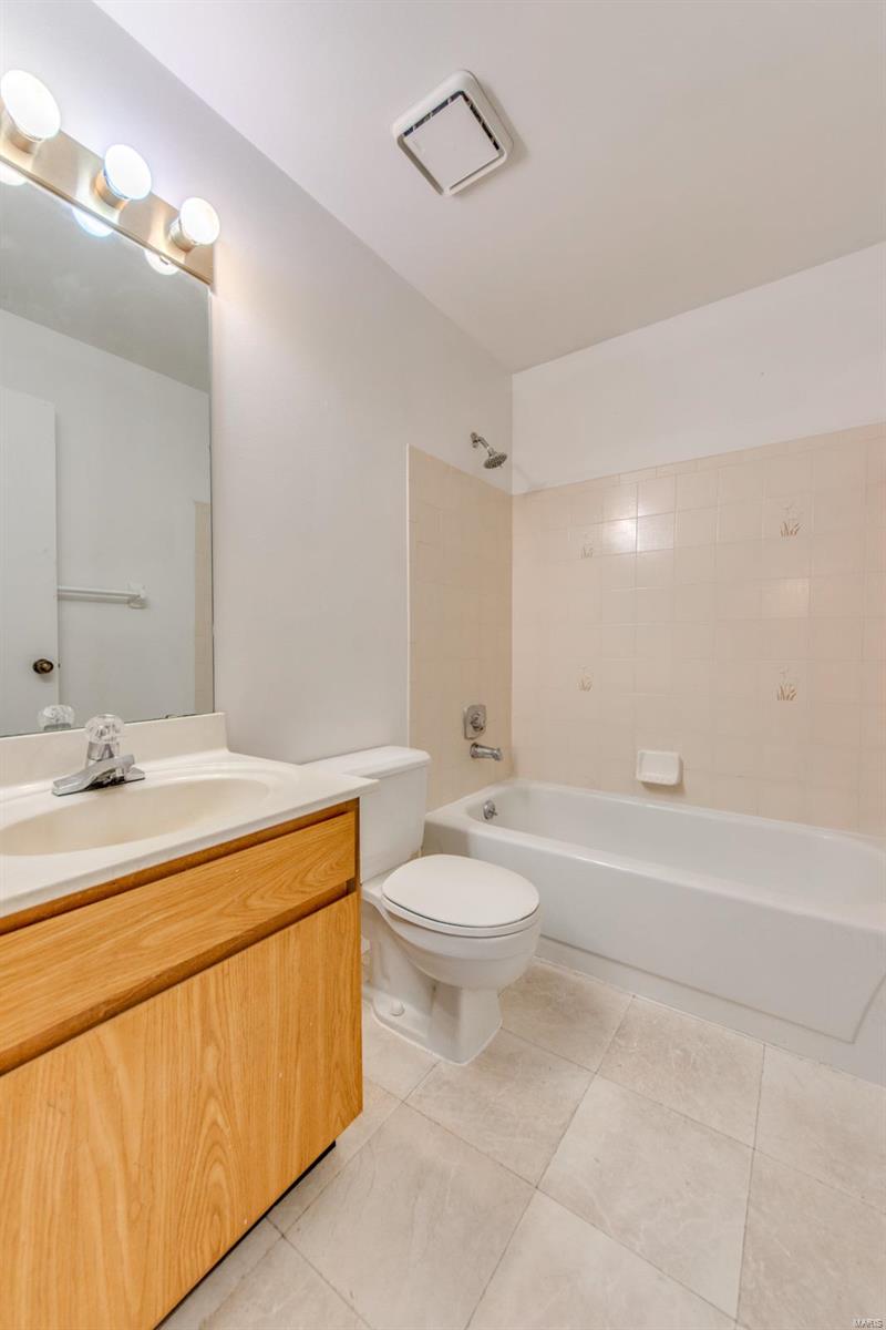 701 Ridgeside Drive, Unit J Ballwin, MO 63021 - Photo 17 of 30