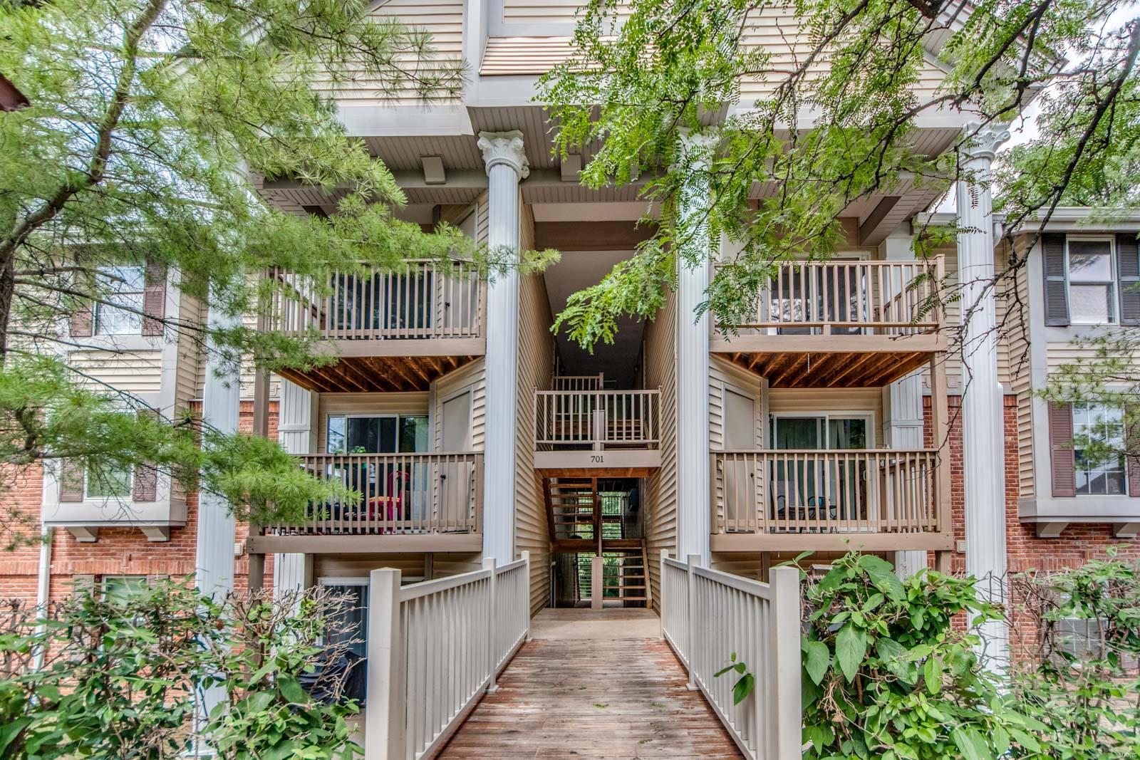 701 Ridgeside Drive, Unit J Ballwin, MO 63021 - Photo 2 of 30