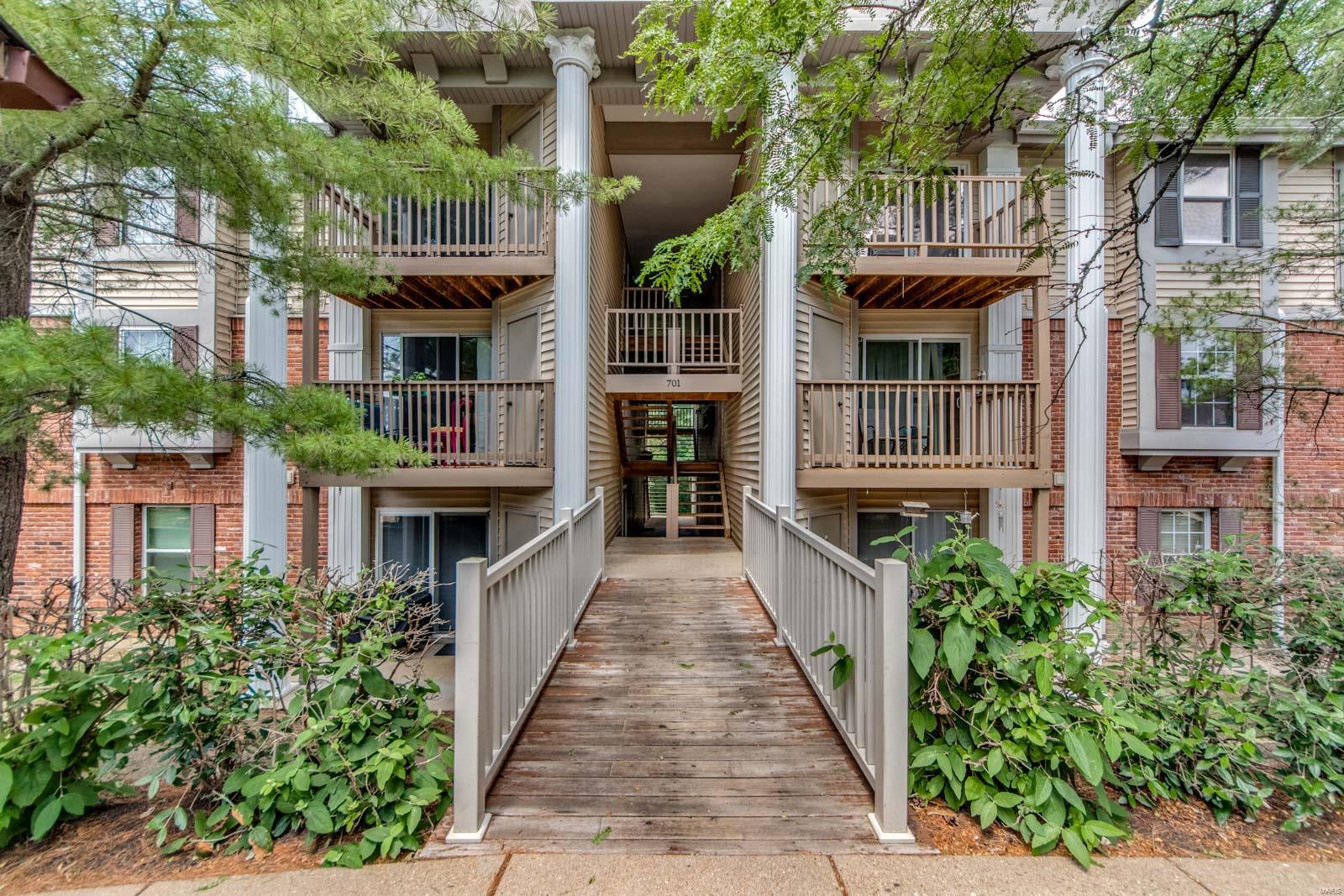 701 Ridgeside Drive, Unit J Ballwin, MO 63021 - Photo 3 of 30