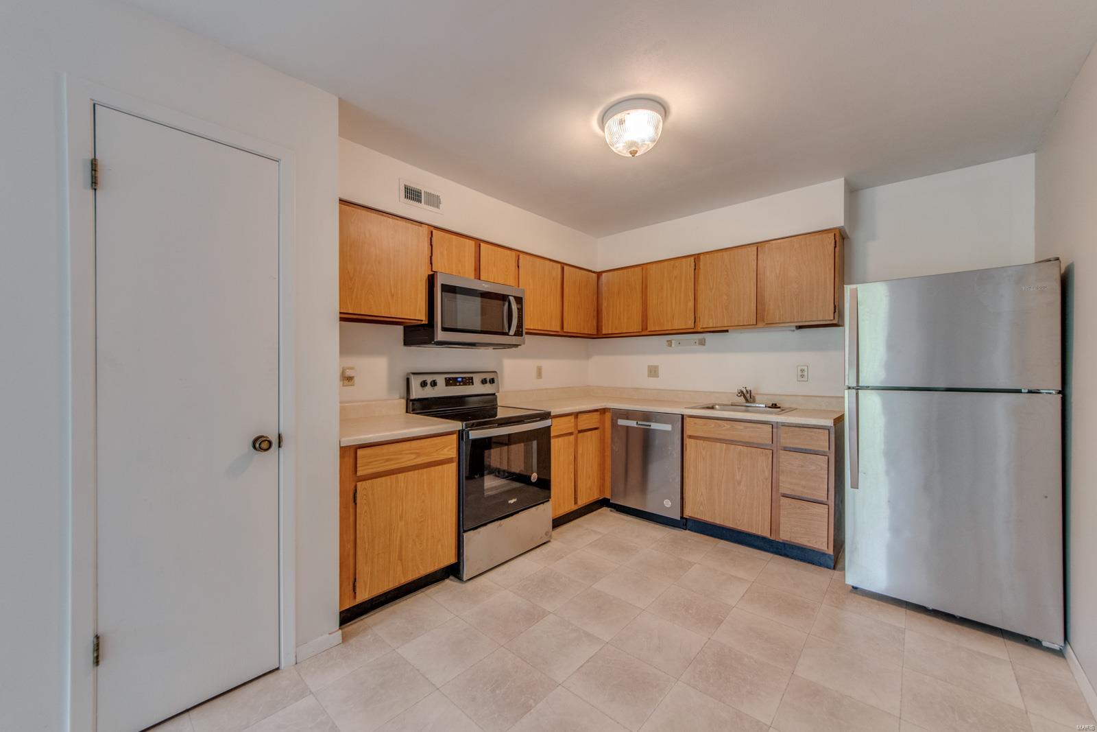 701 Ridgeside Drive, Unit J Ballwin, MO 63021 - Photo 10 of 30