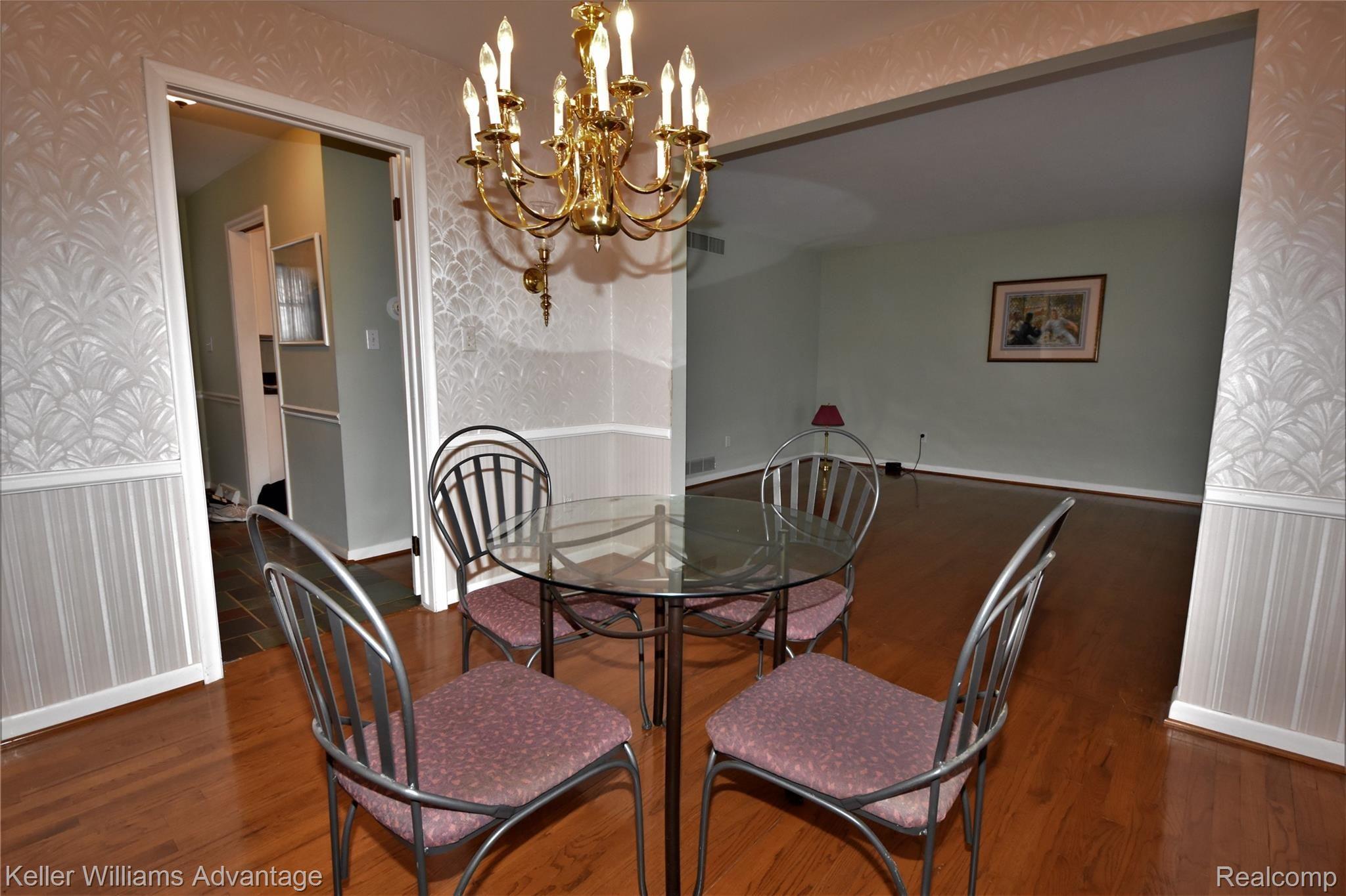 26137 Middlebelt Road Farmington, MI 48334 - Photo 4 of 21 DSC_8536.JPG