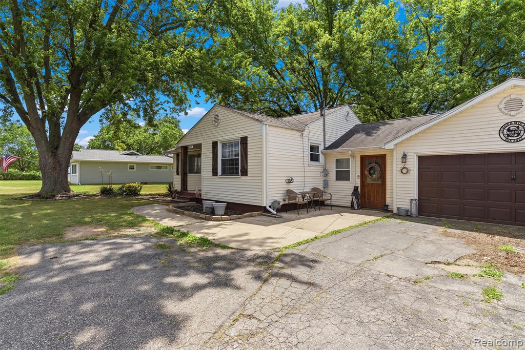 8403 Miller Road Swartz Creek, MI 48473 - Photo 6 of 37