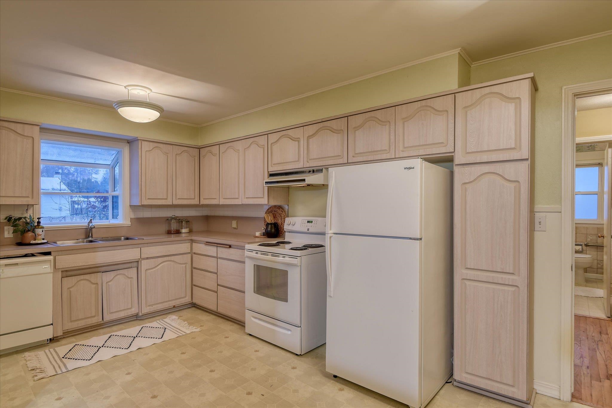 1027 East 37th Avenue Spokane, WA 99203 - Photo 11 of 35