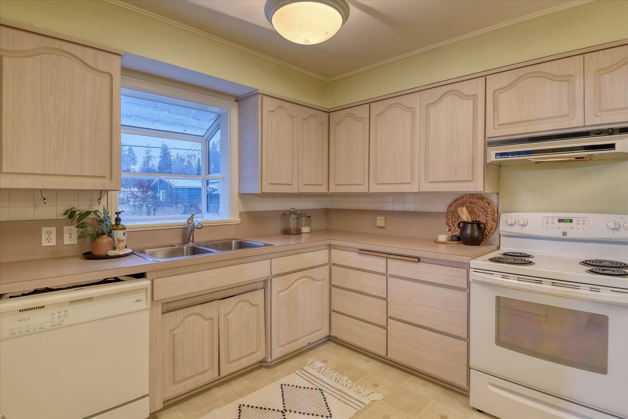 1027 East 37th Avenue Spokane, WA 99203 - Photo 12 of 35