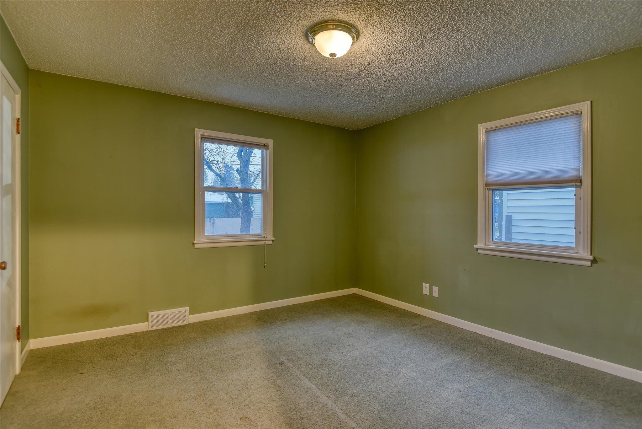 1027 East 37th Avenue Spokane, WA 99203 - Photo 17 of 35
