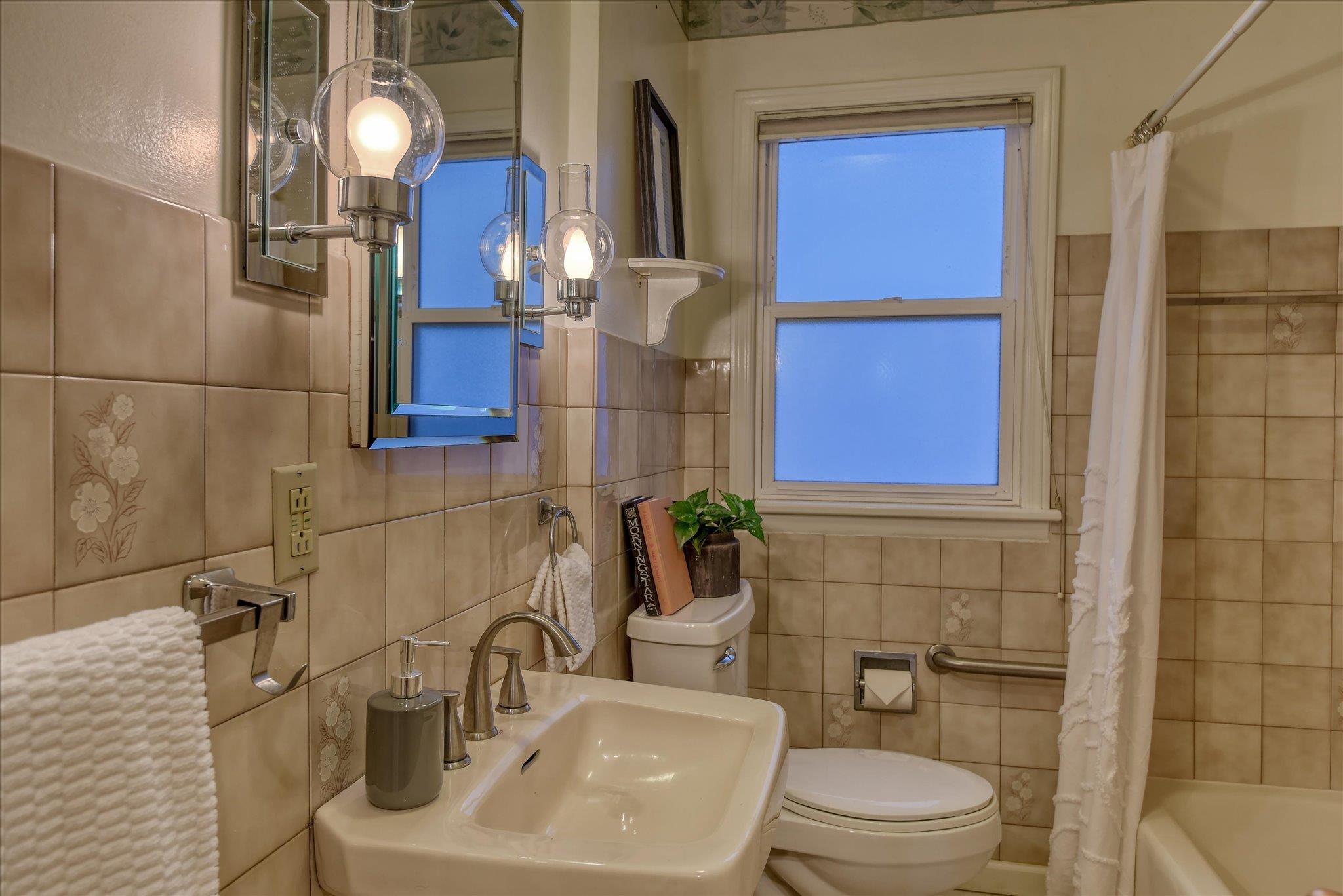 1027 East 37th Avenue Spokane, WA 99203 - Photo 18 of 35