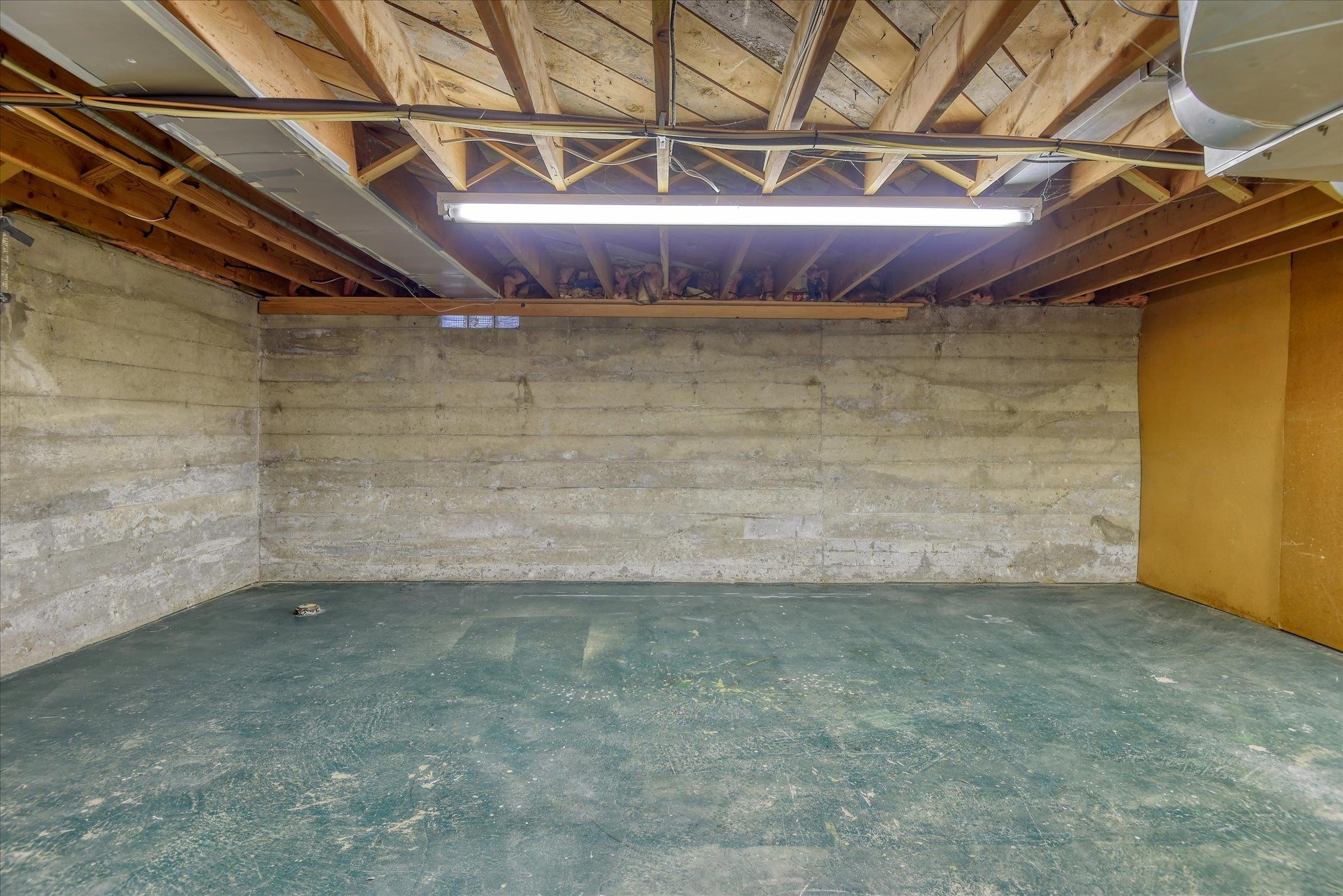 1027 East 37th Avenue Spokane, WA 99203 - Photo 23 of 35