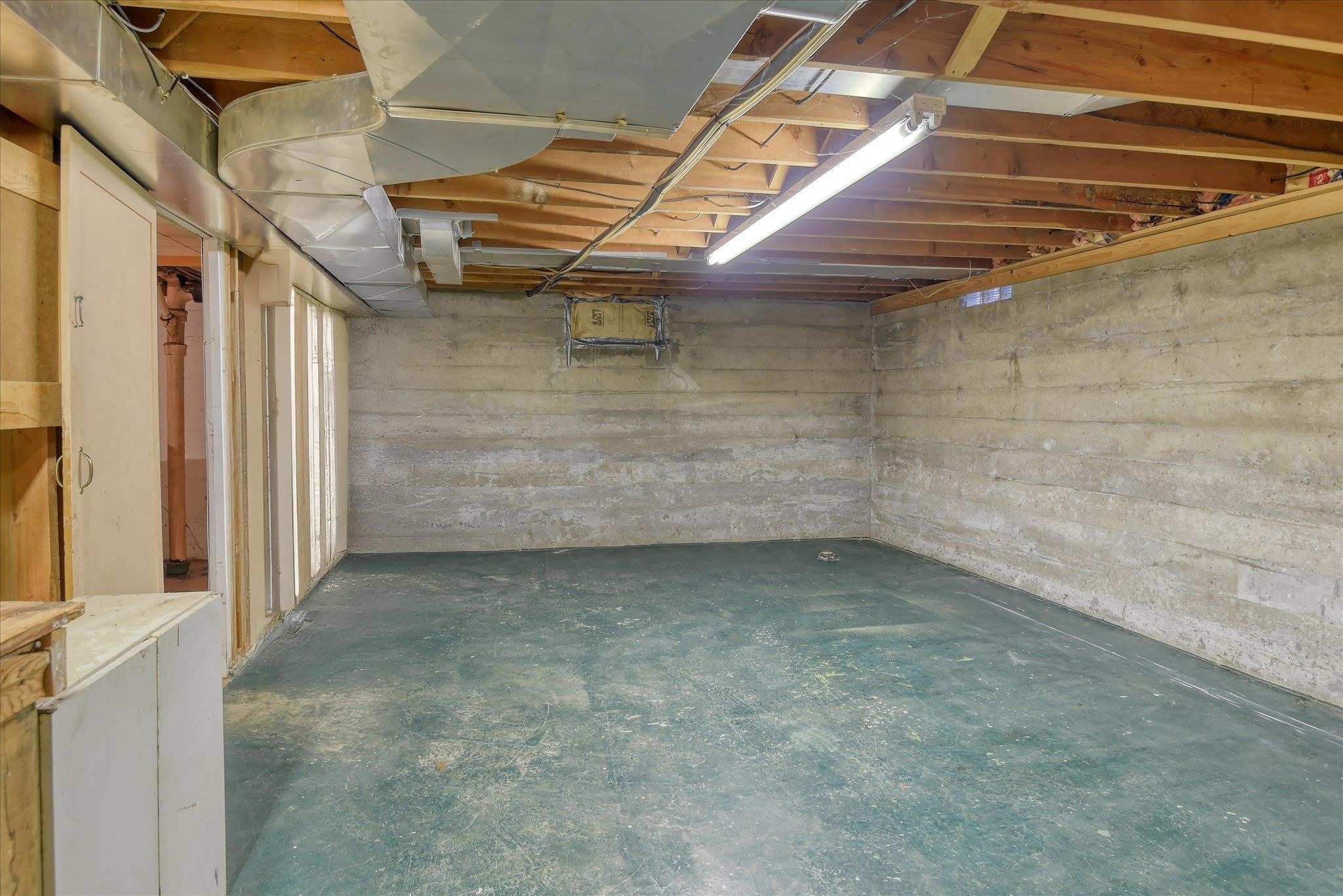 1027 East 37th Avenue Spokane, WA 99203 - Photo 24 of 35