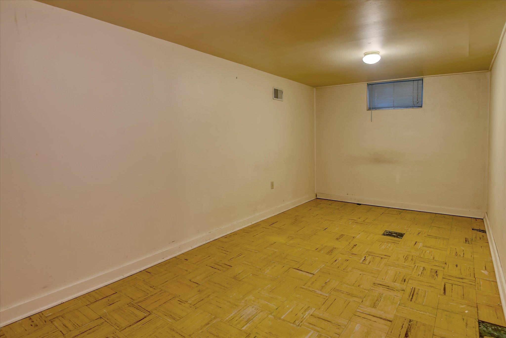 1027 East 37th Avenue Spokane, WA 99203 - Photo 28 of 35