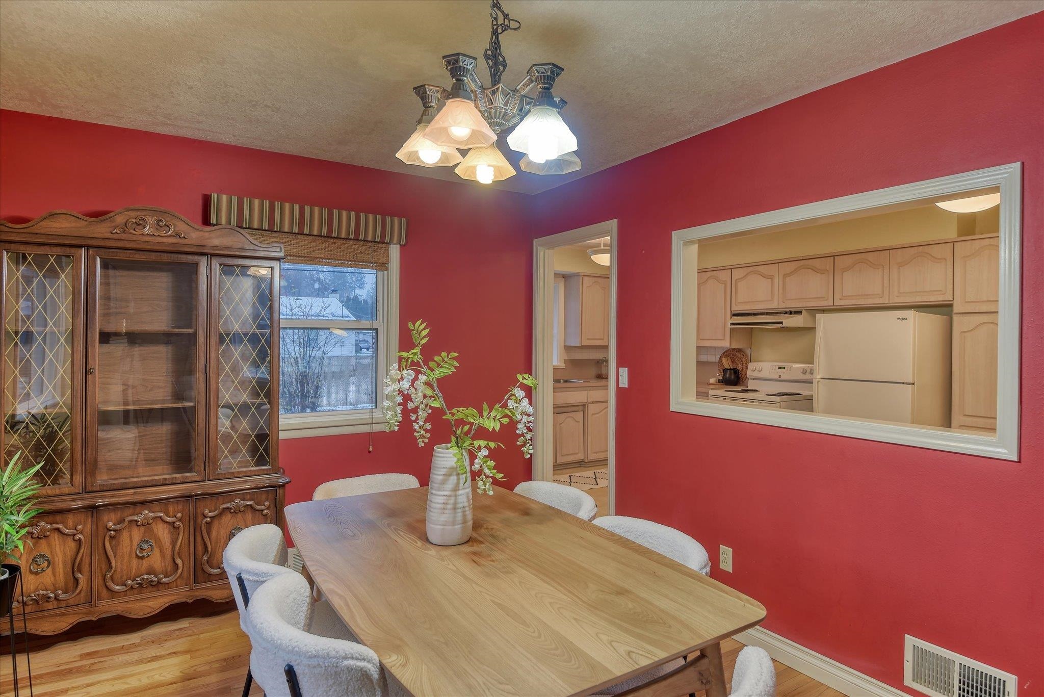 1027 East 37th Avenue Spokane, WA 99203 - Photo 10 of 35