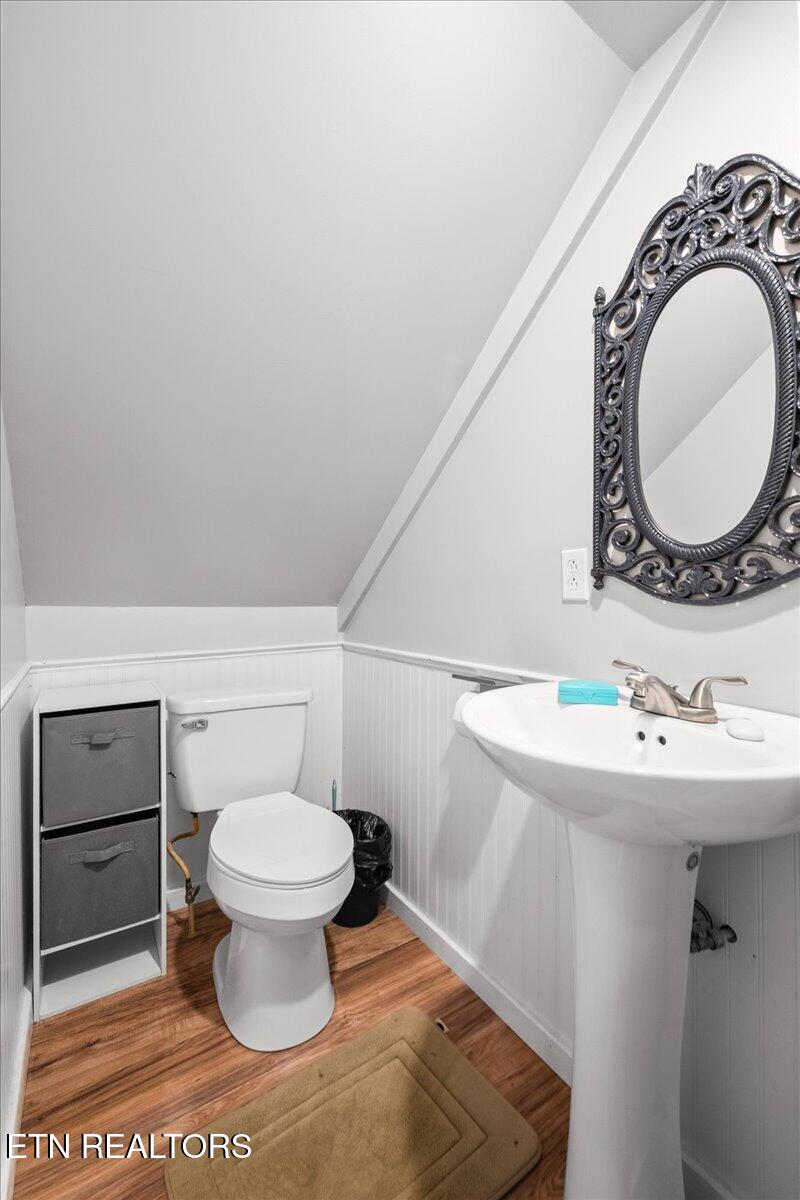 186 Indian Creek Road Jacksboro, TN 37757 - Photo 23 of 38 Bathroom 2