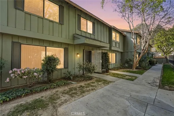 $569,500 | 20120 Runnymede Street, Unit 17, Winnetka, CA 91306