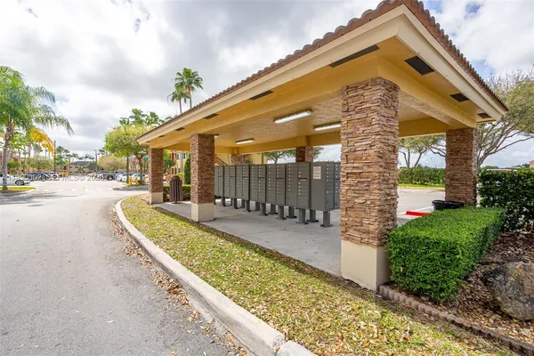 $2,000 | 935 Northeast 33rd Terrace, Unit 203, Homestead, FL 33033